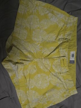 Old Navy Yellow Pineapple Pattern Women’s Shorts